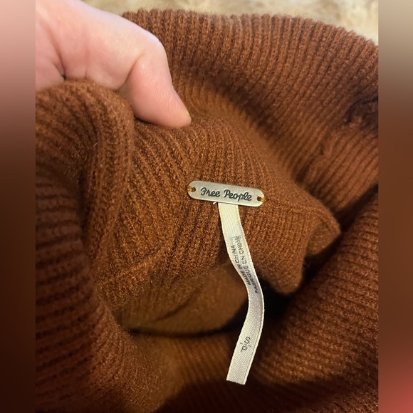 Free people block color rayon/poly/nylon sweater Small (but a generous small) - Picture 4 of 8